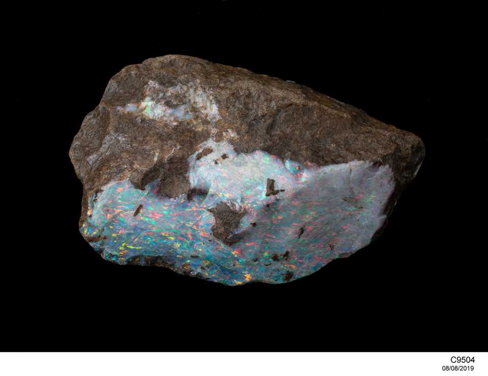 Opals and minerals
